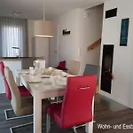 Haus Nr 37, Deichgraf Nyaraló *